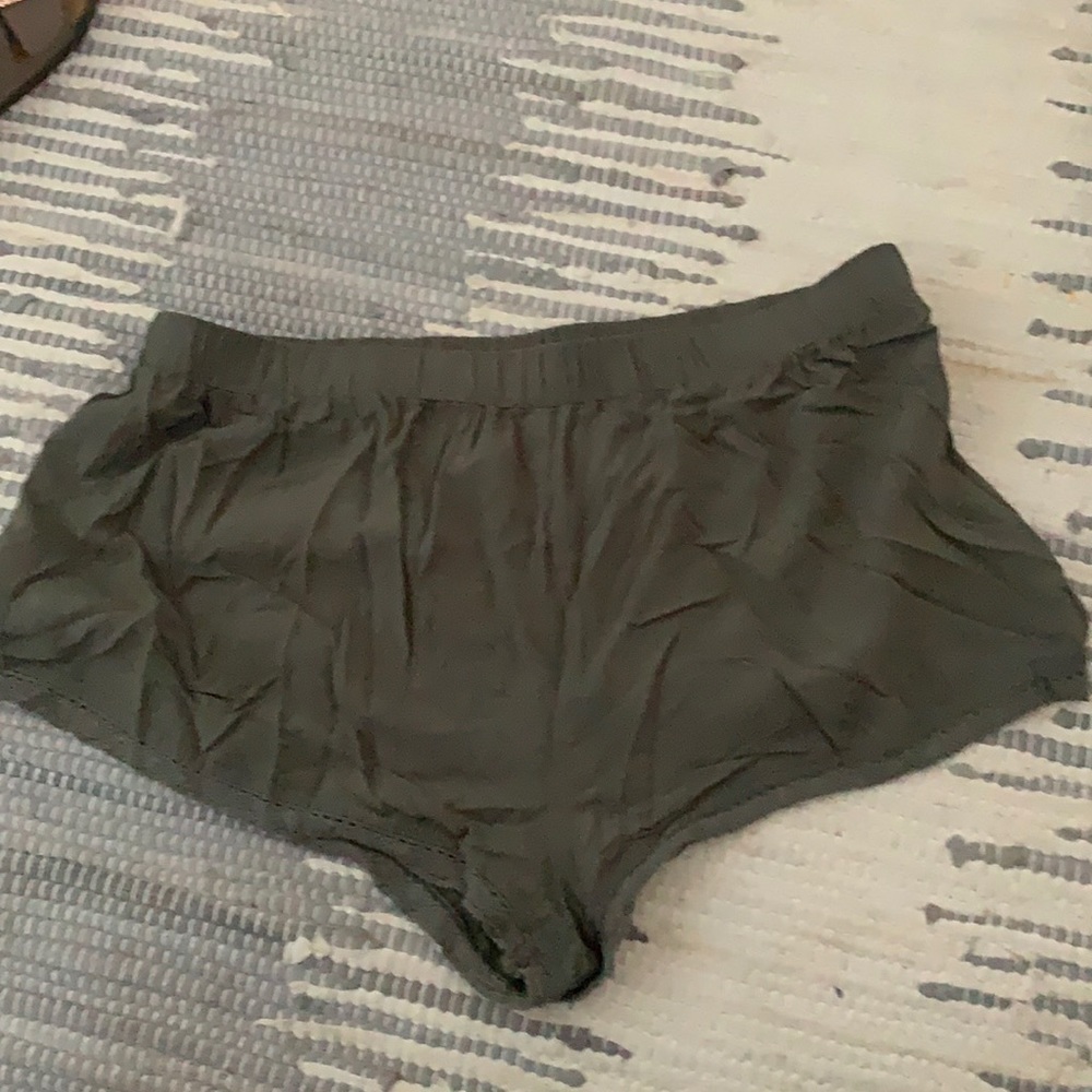 Forever 21 army green shorts.